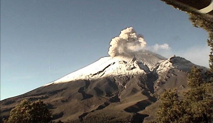 Popocatépetl presenta 5 explosiones y 290 exhalaciones