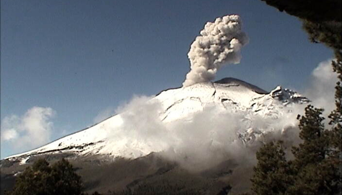 Popocatépetl incrementa explosiones; registran 12 en 24 horas