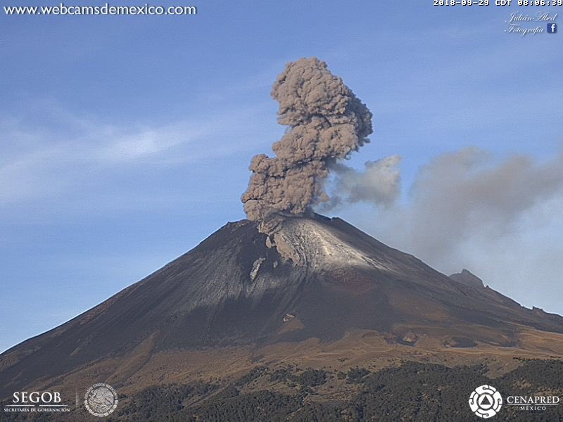 Súper fumarola de un km en el Popocatépetl