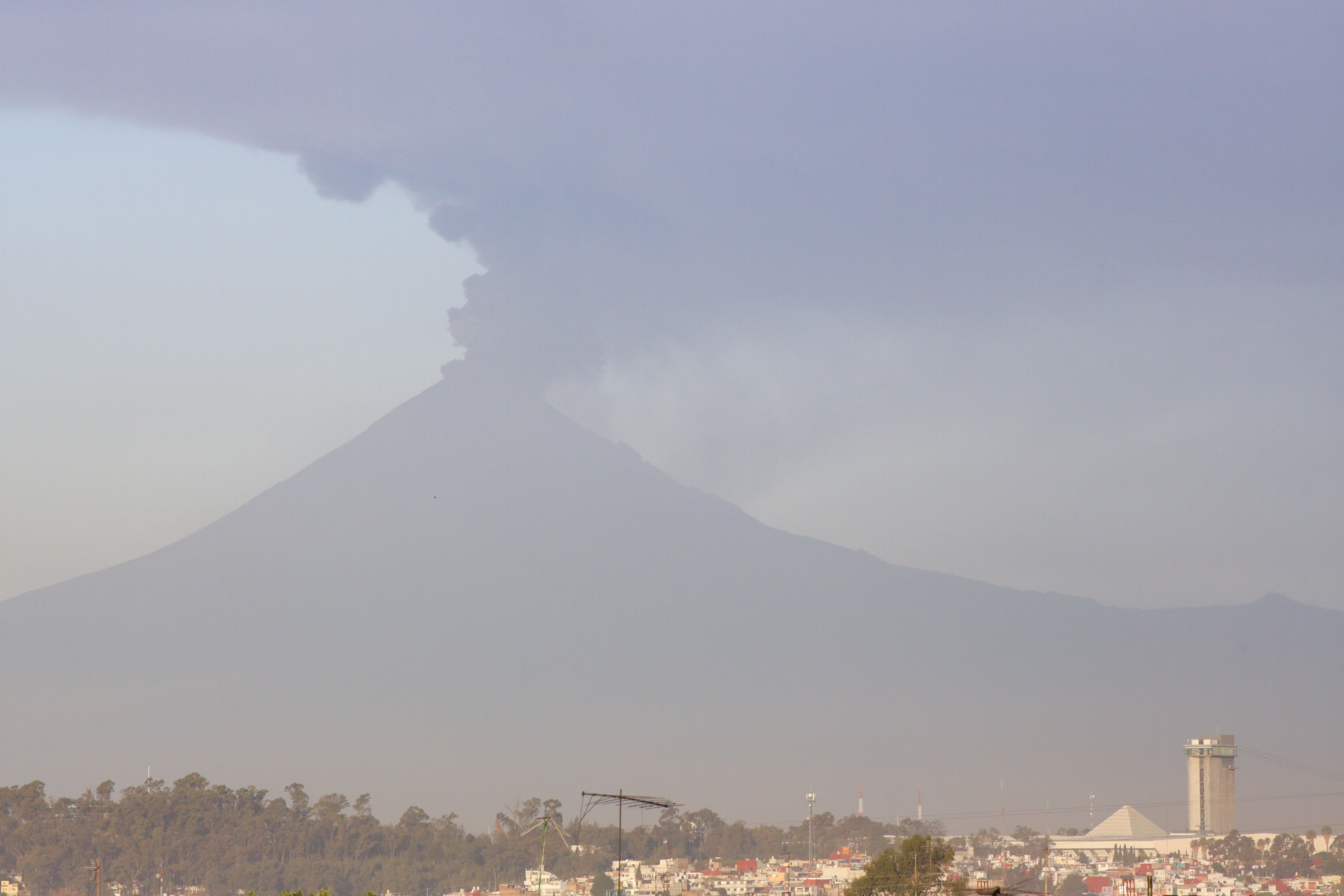 Caída de ceniza no ha aumentado enfermedades respiratorias en Puebla
