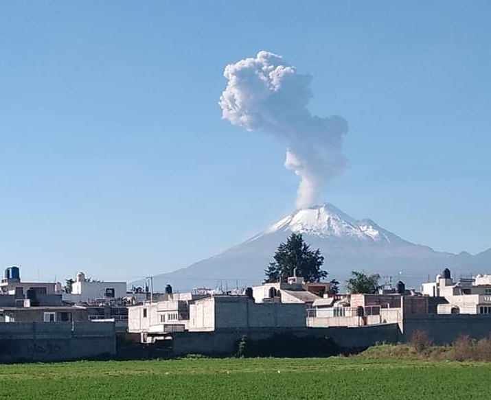 ¡Ahhh su ma…! El Popo arrojó piedras hasta San Pedro