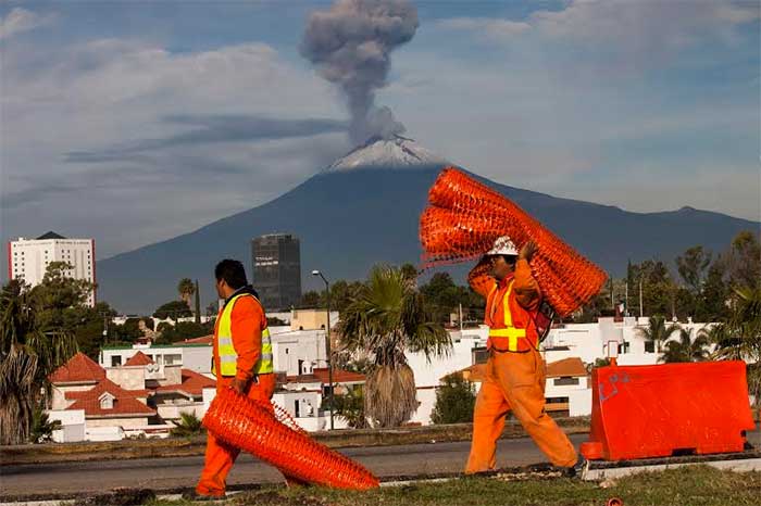 Popocatépetl lanza 5 exhalaciones la mañana del sábado