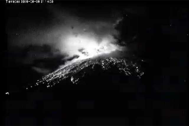 Cenapred capta en video explosión del volcán Popocatépetl