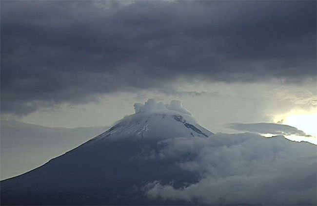 Popocatépetl registra 43 exhalaciones y 36 minutos de tremor