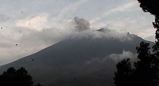 Registran incandescencia en domo del Popocatépetl