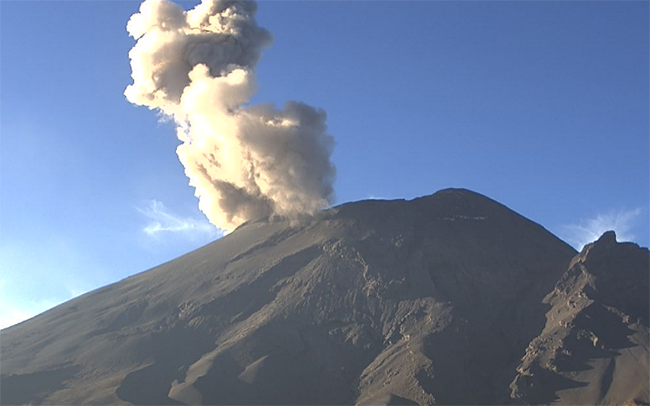 Popocatépetl registra 121 exhalaciones y 475 minutos de tremor