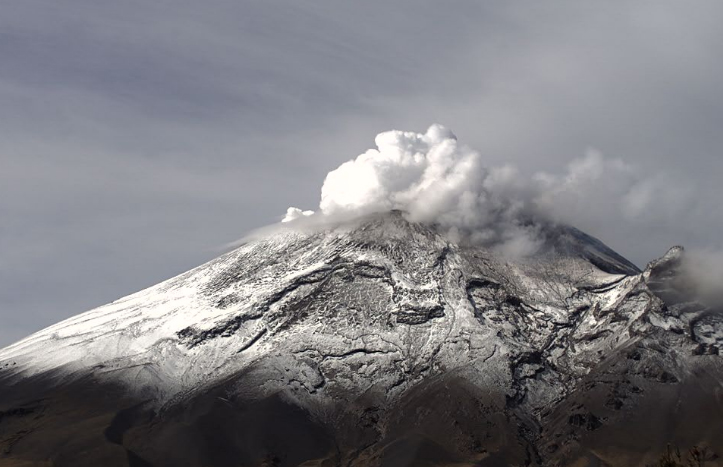 Popocatépetl registró explosión de madrugada y ceniza llegó hasta Morelos