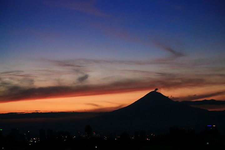 Cenapred registra 67 exhalaciones y sismos del  “Popo” en 24 hrs