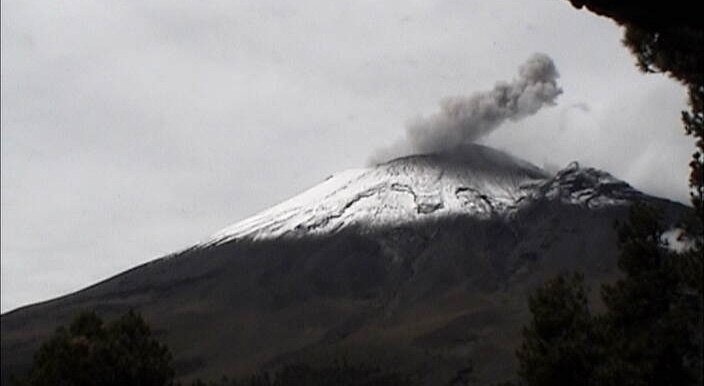 VIDEO Popocatépetl amanece con 5 explosiones 