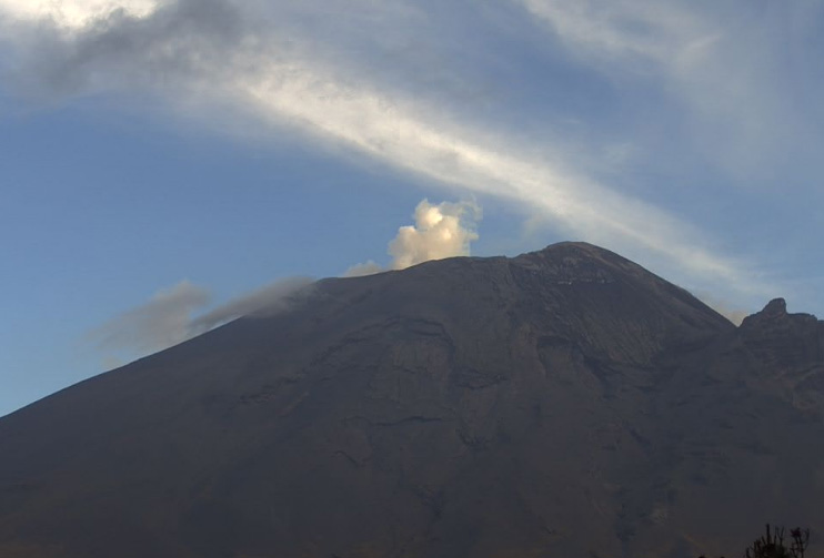 Cenapred contabiliza 67 exhalaciones del Popocatépetl en 24 horas