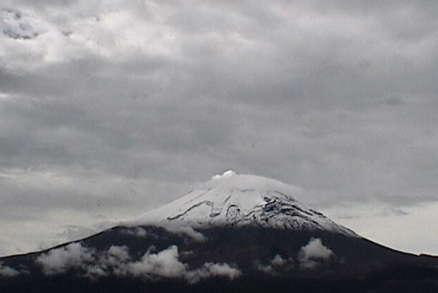 Popocatépetl registra dos explosiones de madrugada