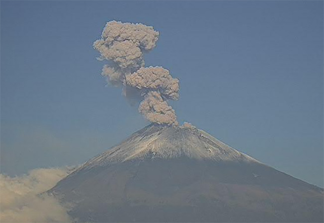 Popocatépetl registra 114 exhalaciones y dos explosiones en 24 horas