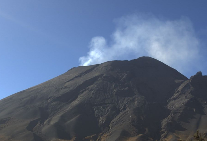 Registran 46 exhalaciones del Popocatépetl