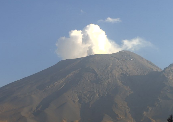 Popocatépetl registra 21 exhalaciones y un sismo volcanotectónico