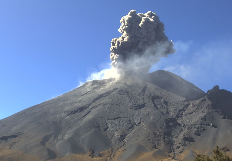 Popocatépetl aumenta actividad y registra 50 exhalaciones