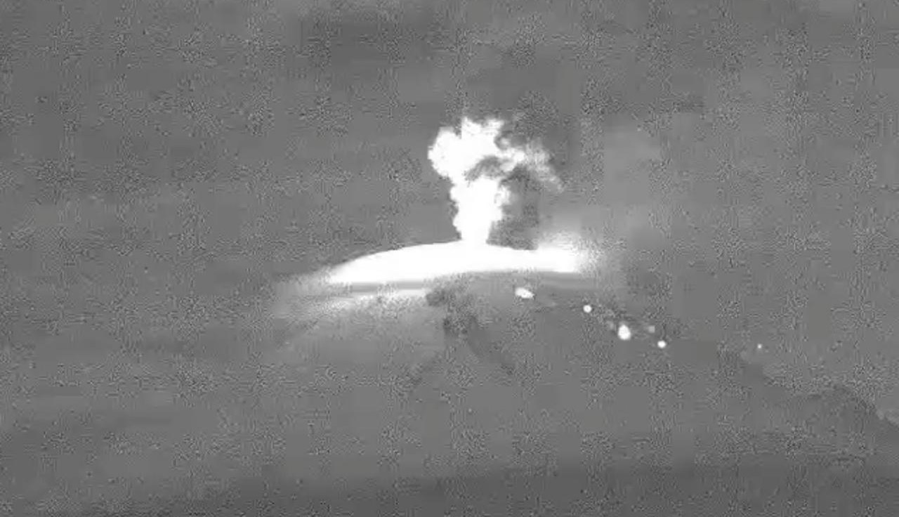 Reportan incandescencia esta madrugada en el Popocatépetl