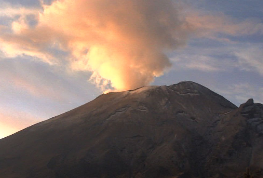 Popocatépetl registra 44 exhalaciones en 24 horas