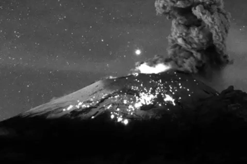 VIDEO Popocatépetl registra explosión de madrugada