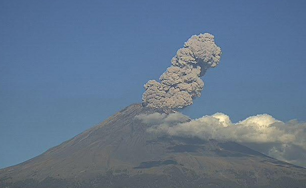 Cenapred registra 75 exhalaciones y dos sismos en el Popocatépetl