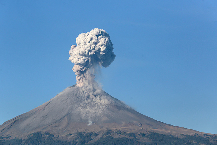 Popocatépetl registra 166 exhalaciones y gases volcánicos en 24 horas