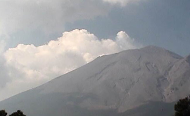 Duplica volcán Popocatépetl exhalaciones