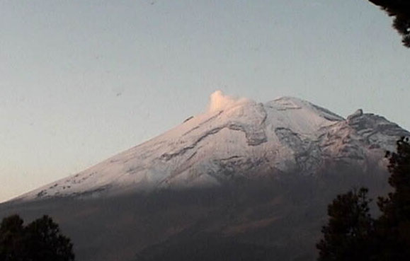 Registran dos sismos volcanotectónicos en el Popo