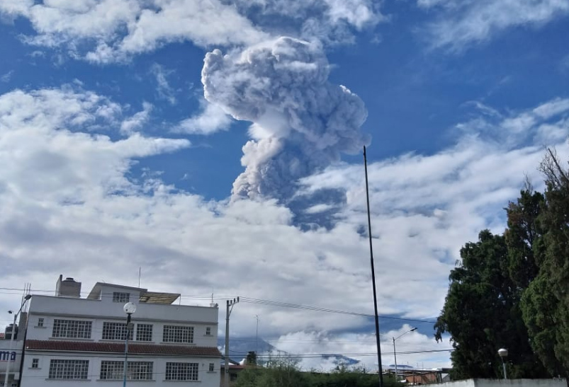 Popocatépetl registra dos explosiones matutitas