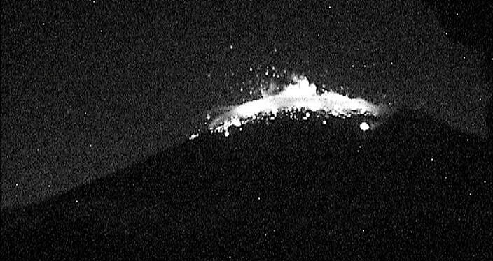 VIDEO Explosión de madrugada en el Popo llega a 1 km de altura