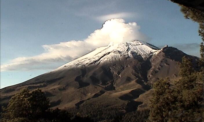 Popocatépetl emite 155 exhalaciones en 24 horas