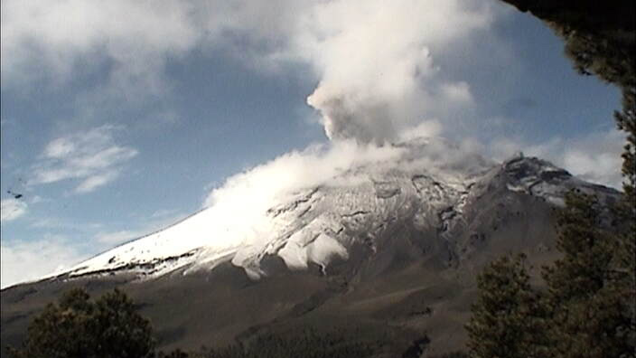 Popocatépetl registra cuatro explosiones y un sismo volcanotectónico