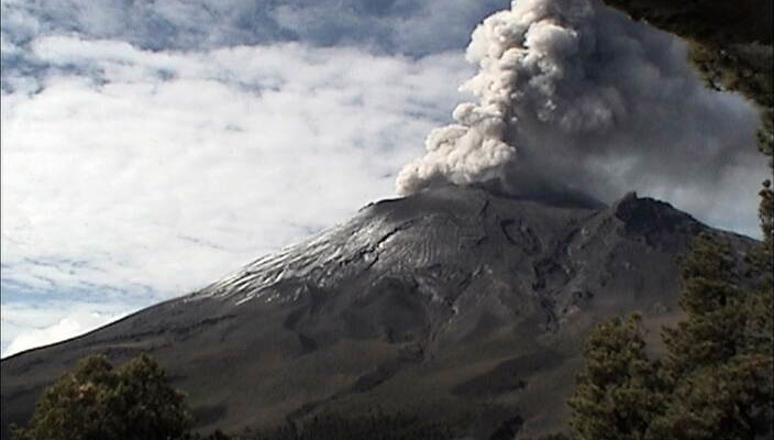 Registran 4 explosiones y 412 minutos de tremor del  Popocatépetl