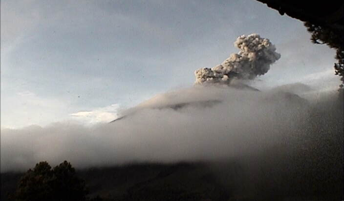 Registran 194 exhalaciones y tres explosiones en el Popocatépetl