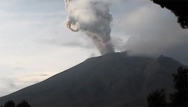 Registran 11 explosiones del Popocatépetl en 24 horas