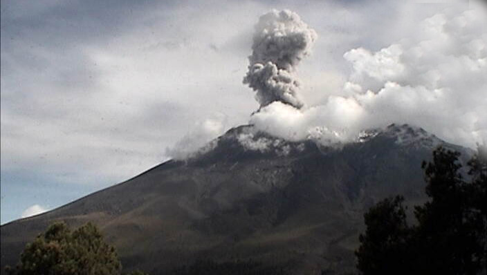 Registran en el Popocatépetl 5 explosiones y un sismo