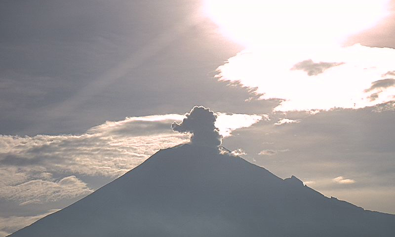 Popocatépetl en calma; solo 4 explosiones menores