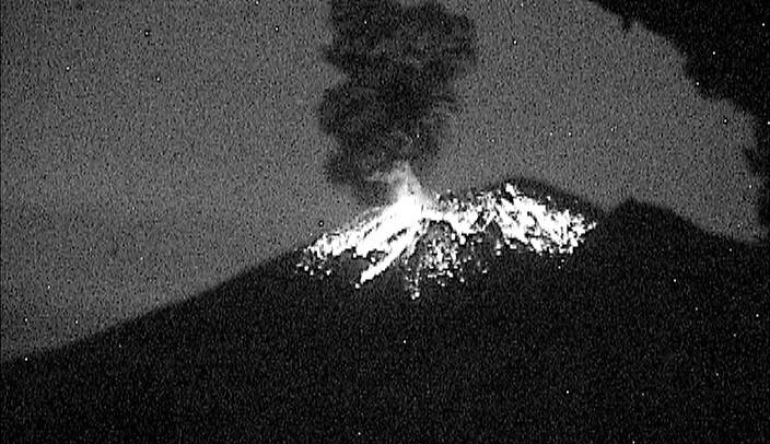 Popocatépetl registran gran explosión de madrugada