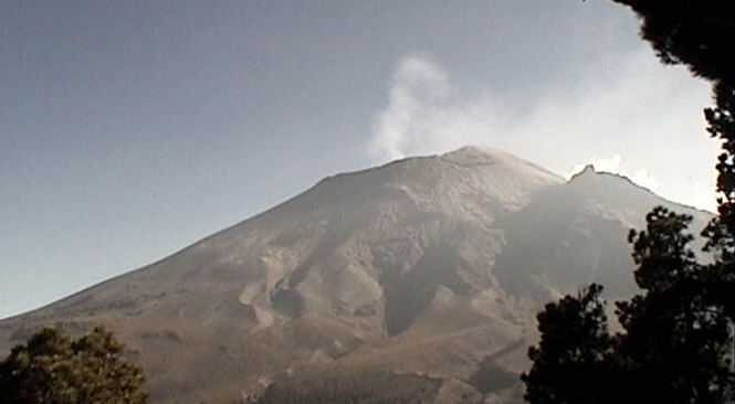 Popocatépetl registra un sismo y 145 exhalaciones