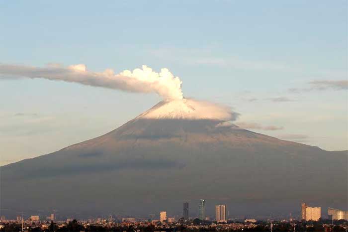 El Popocatépetl lanza 71 exhalaciones en las últimas horas