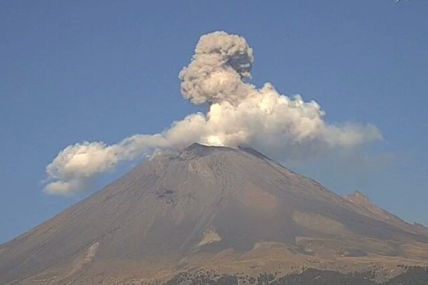 Genera el Popocatépetl una explosión y 36 exhalaciones