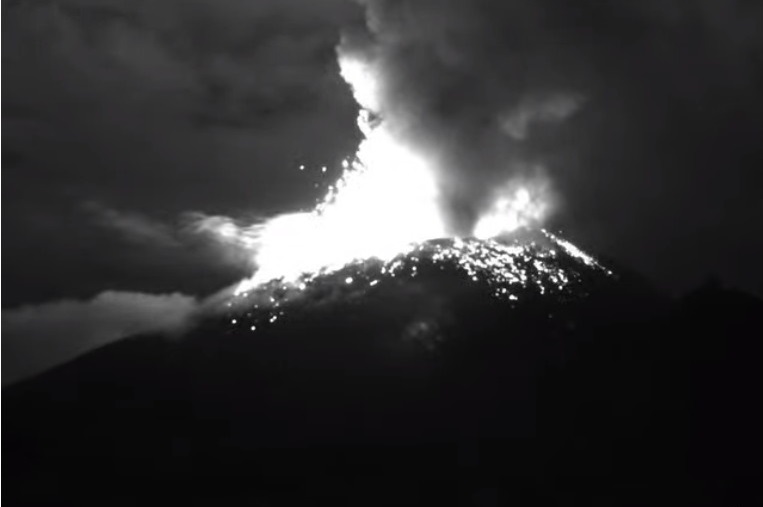 VIDEO Ceniza del Popocatépetl cubre cinco alcaldías de la CDMX
