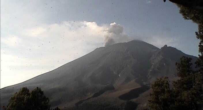 Popocatépetl registra tres explosiones menores