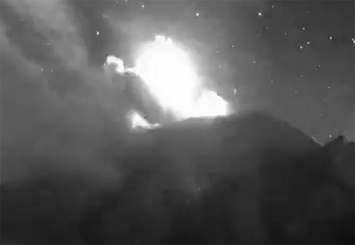 VIDEO Explota de madrugada volcán Popocatépetl