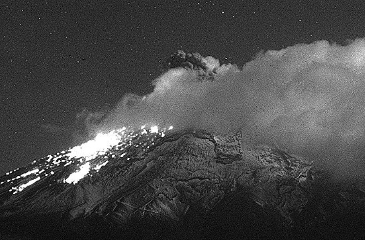 VIDEO Volcán Popocatépetl registra explosión esta madrugada
