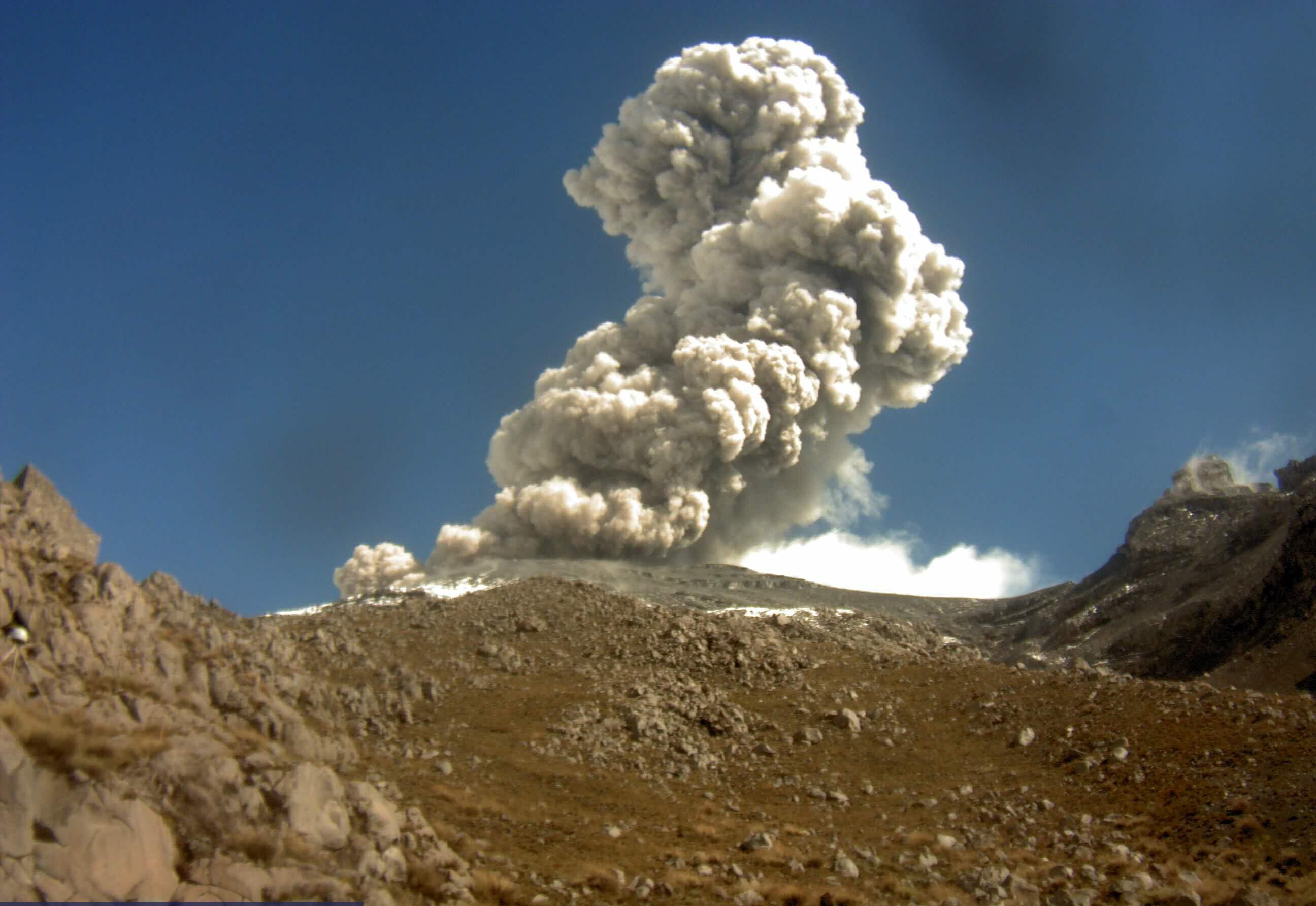 Popocatépetl presenta 23 explosiones menores