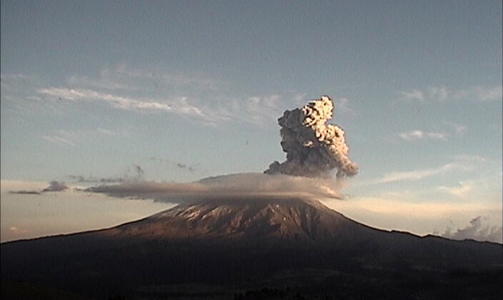 Registran 6 explosiones en el Popocatépetl