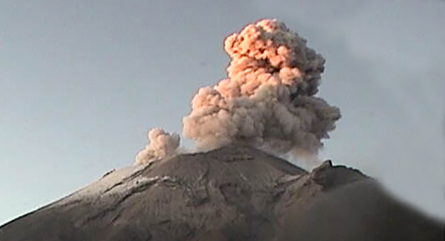 Popocatépetl registra 6 explosiones y 172 exhalaciones