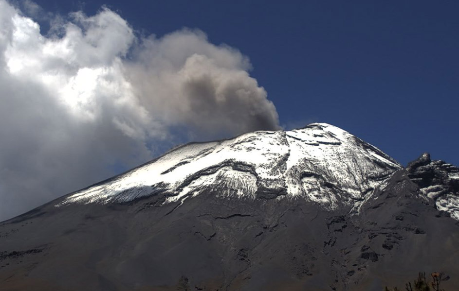 Popocatépetl registra 83 exhalaciones y 262 minutos de tremor