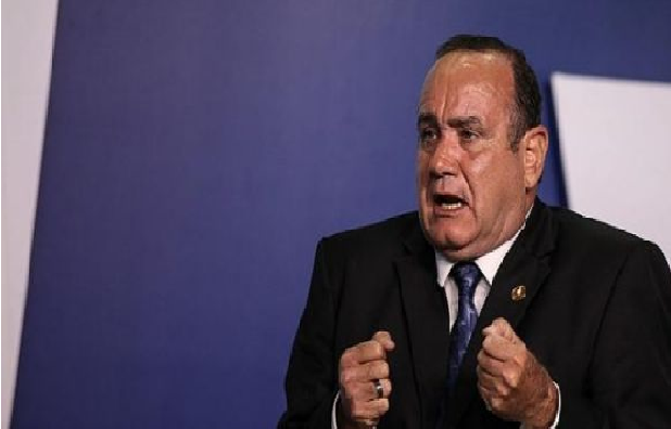 El presidente de Guatemala, Alejandro Giammattei,  impondrá restricciones