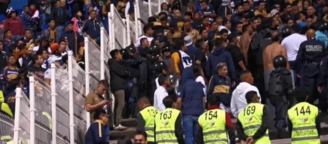 VIDEO Pleito entre aficionados de Pumas en el Cuauhtémoc