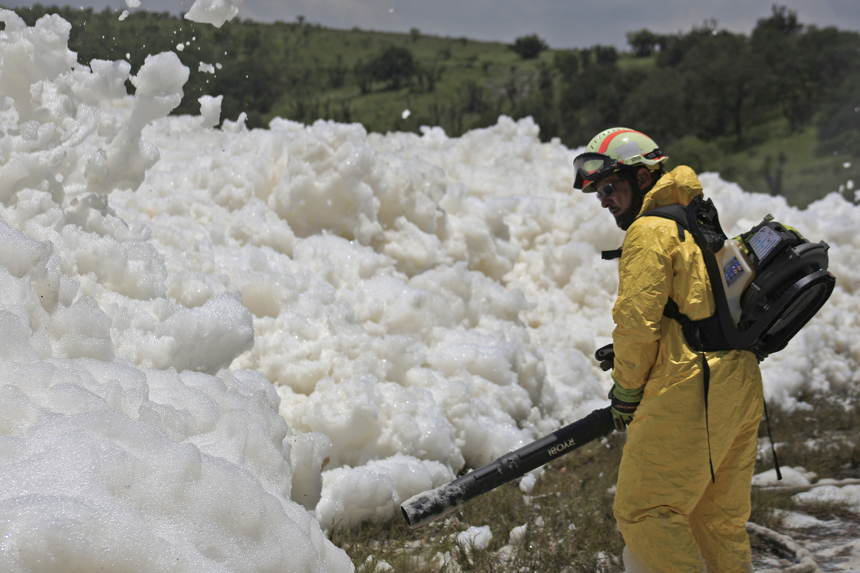 Sancionan a 15 empresas por contaminar los ríos Atoyac y Alseseca